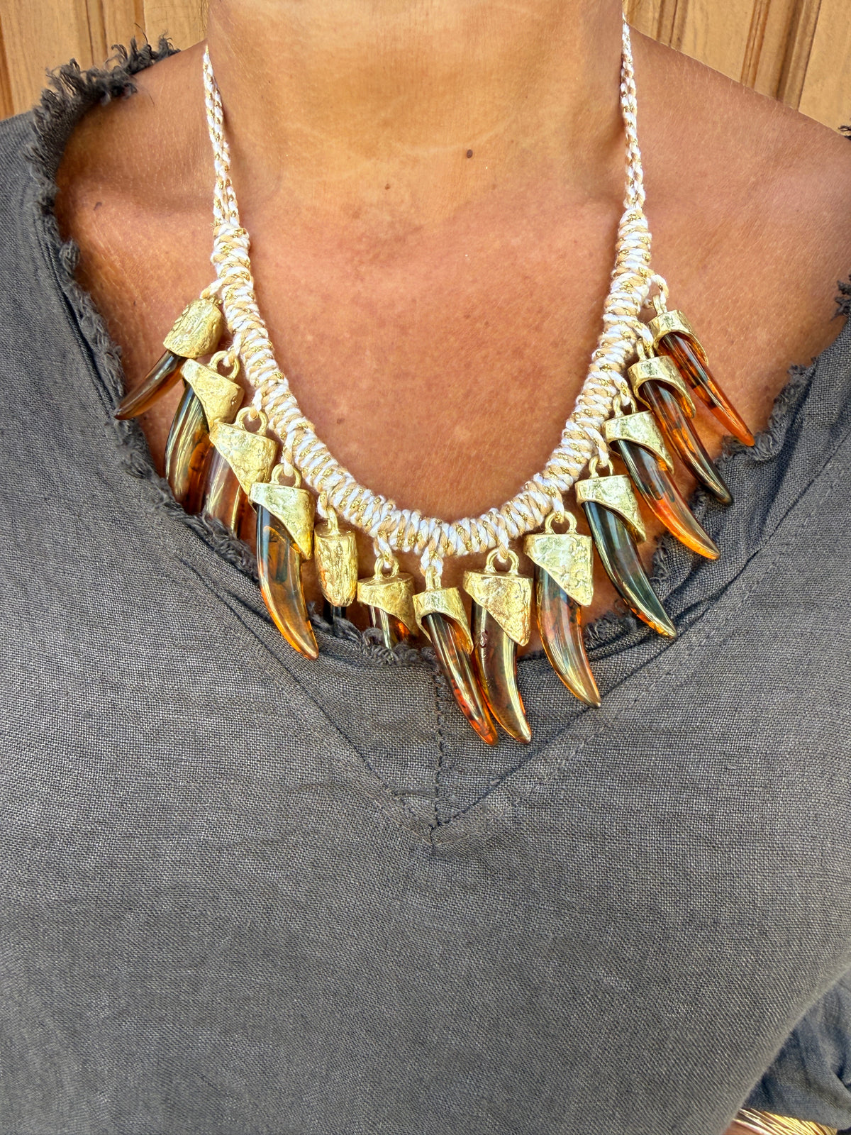 COLLAR COLMILLOS