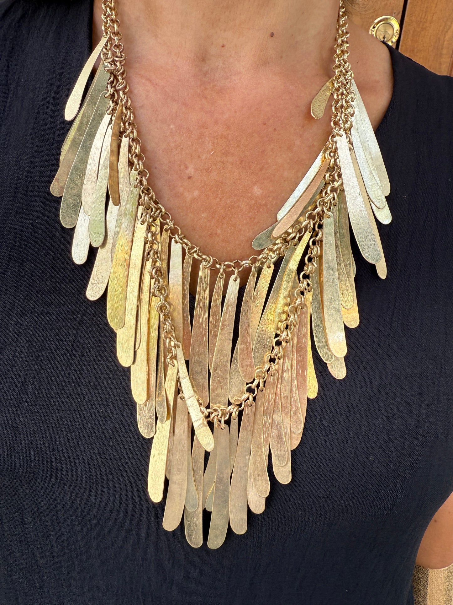 COLLAR PLUMA DORADO