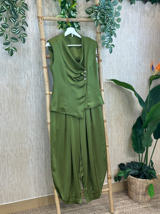 CONJUNTO CHALECO SATINADO