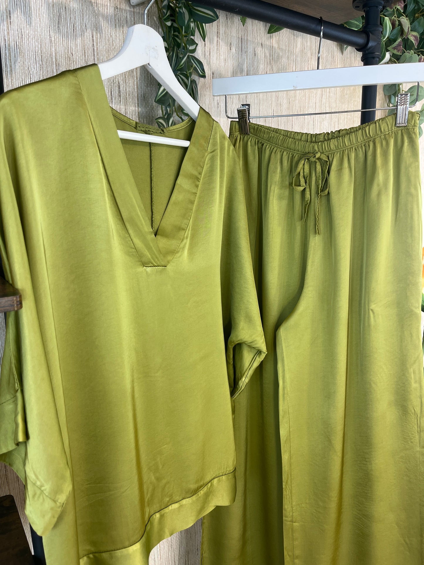 CONJUNTO SATINADO BÁSICO
