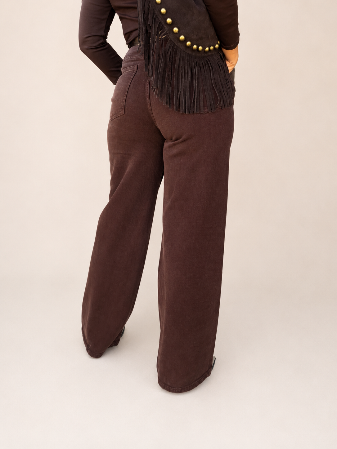 PANTALÓN TACHUELAS