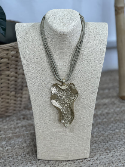 COLLAR COLA DE RATÓN HOJA