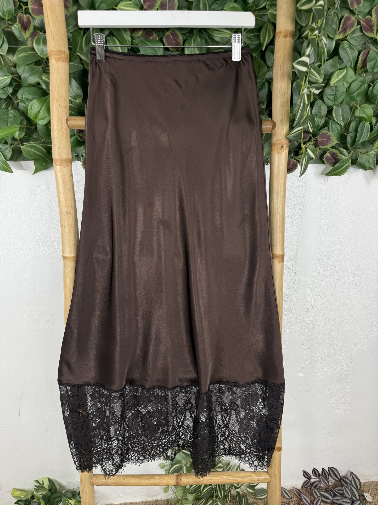 FALDA SATINADA ENCAJE