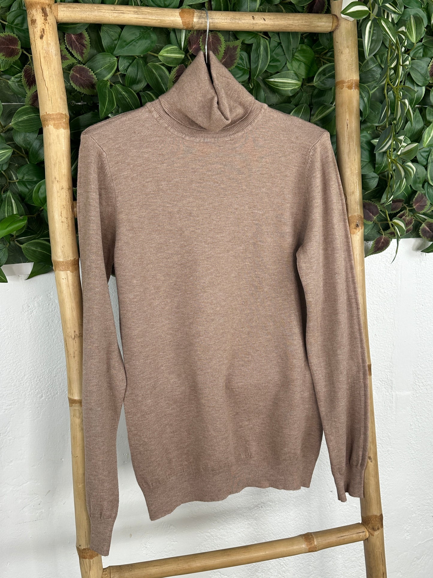 CAMISOLA BÁSICA DE PESCOÇO