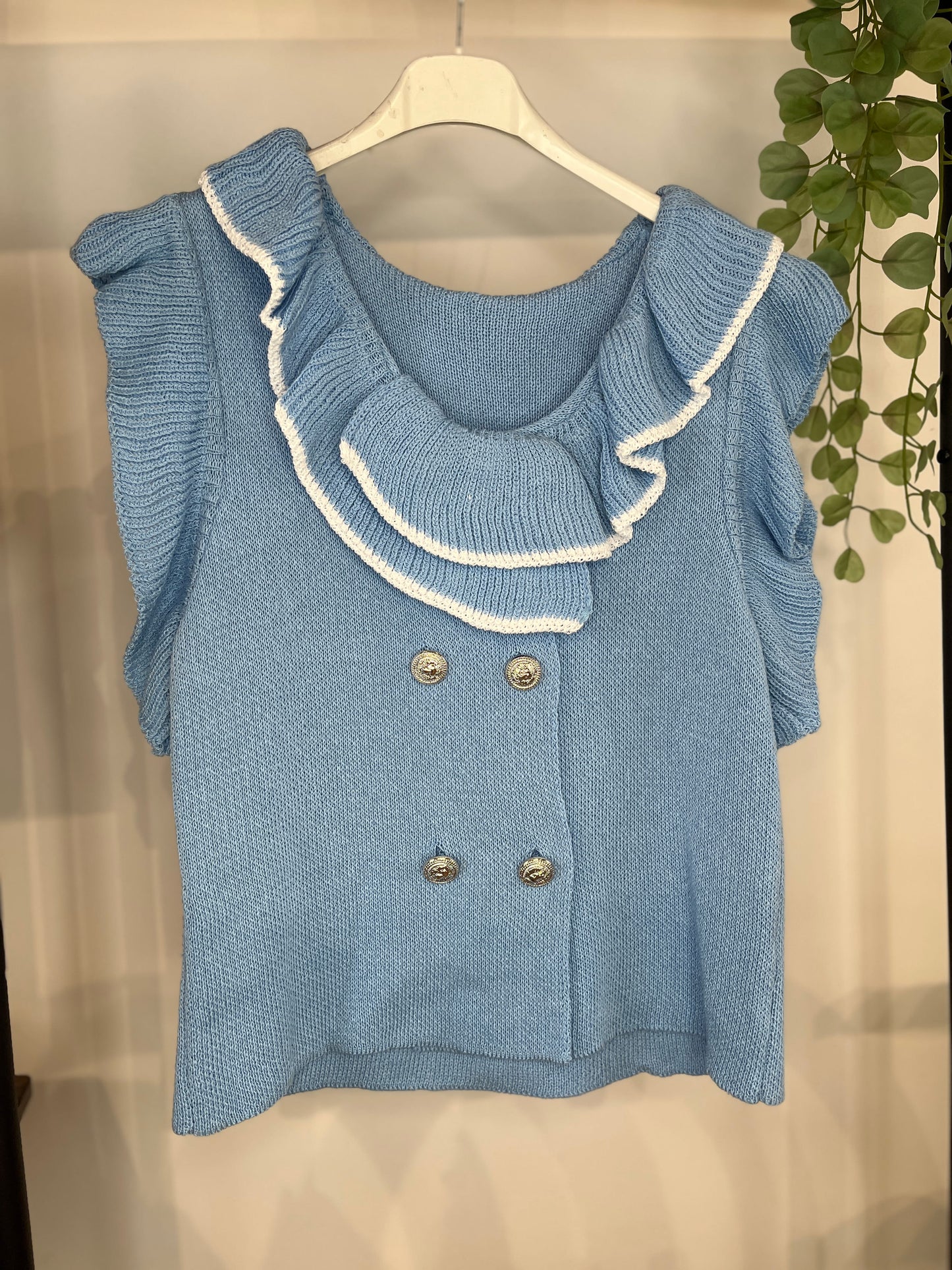 JERSEY SIN MANGA ABOTONADO