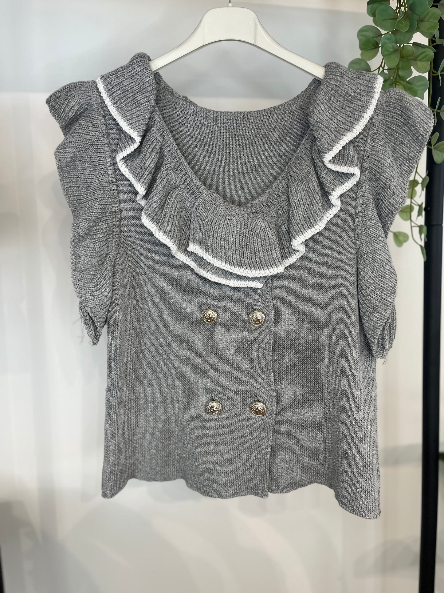 JERSEY SIN MANGA ABOTONADO