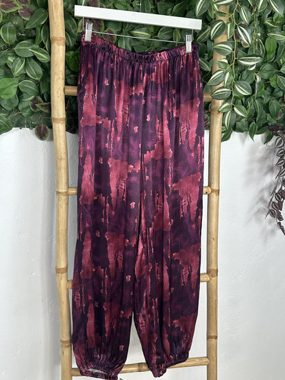 PANTALÓN BOMBACHO SATINADO ESTAMPADO