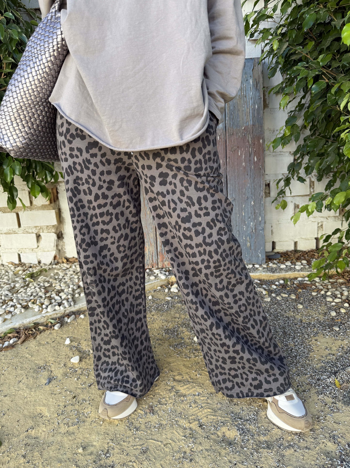 PANTALÓN CHÁNDAL LEOPARDO