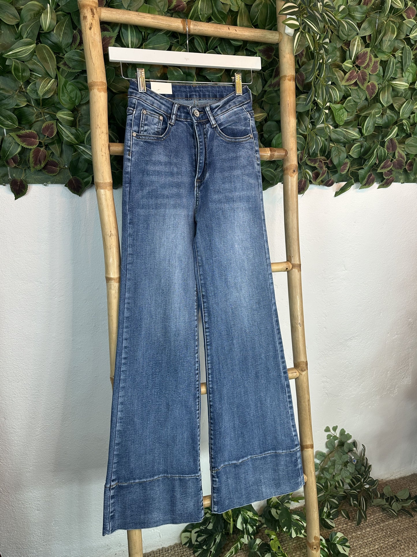 PANTALÓN VAQUERO BAJO ANCHO