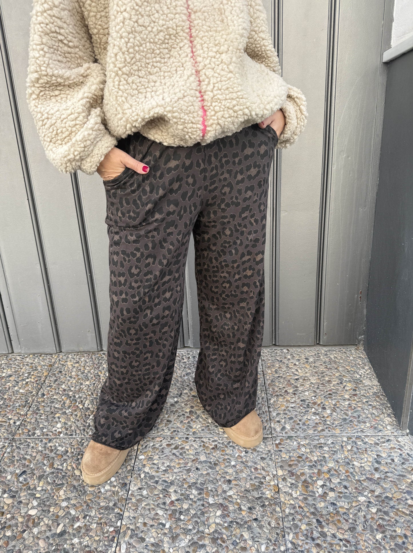 PANTALÓN CHÁNDAL LEOPARDO