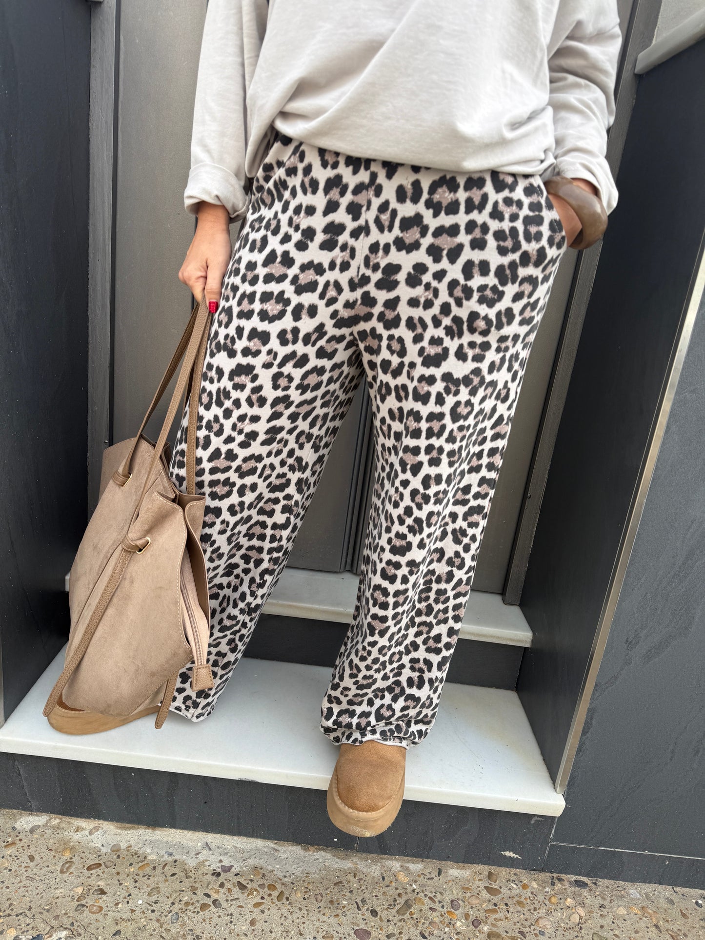 PANTALÓN CHÁNDAL LEOPARDO