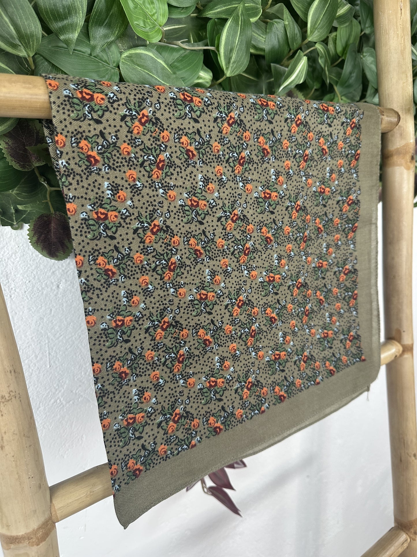 PAÑUELO CUADRADO ESTAMPADO