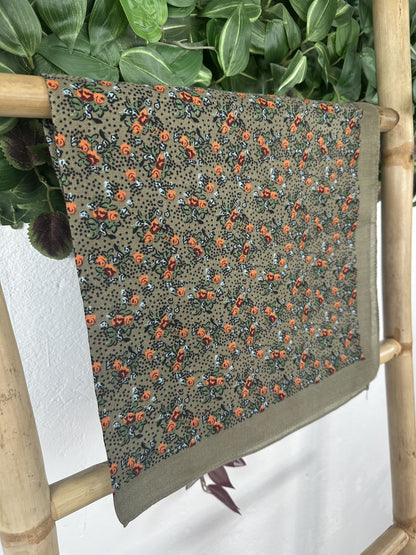 PAÑUELO CUADRADO ESTAMPADO