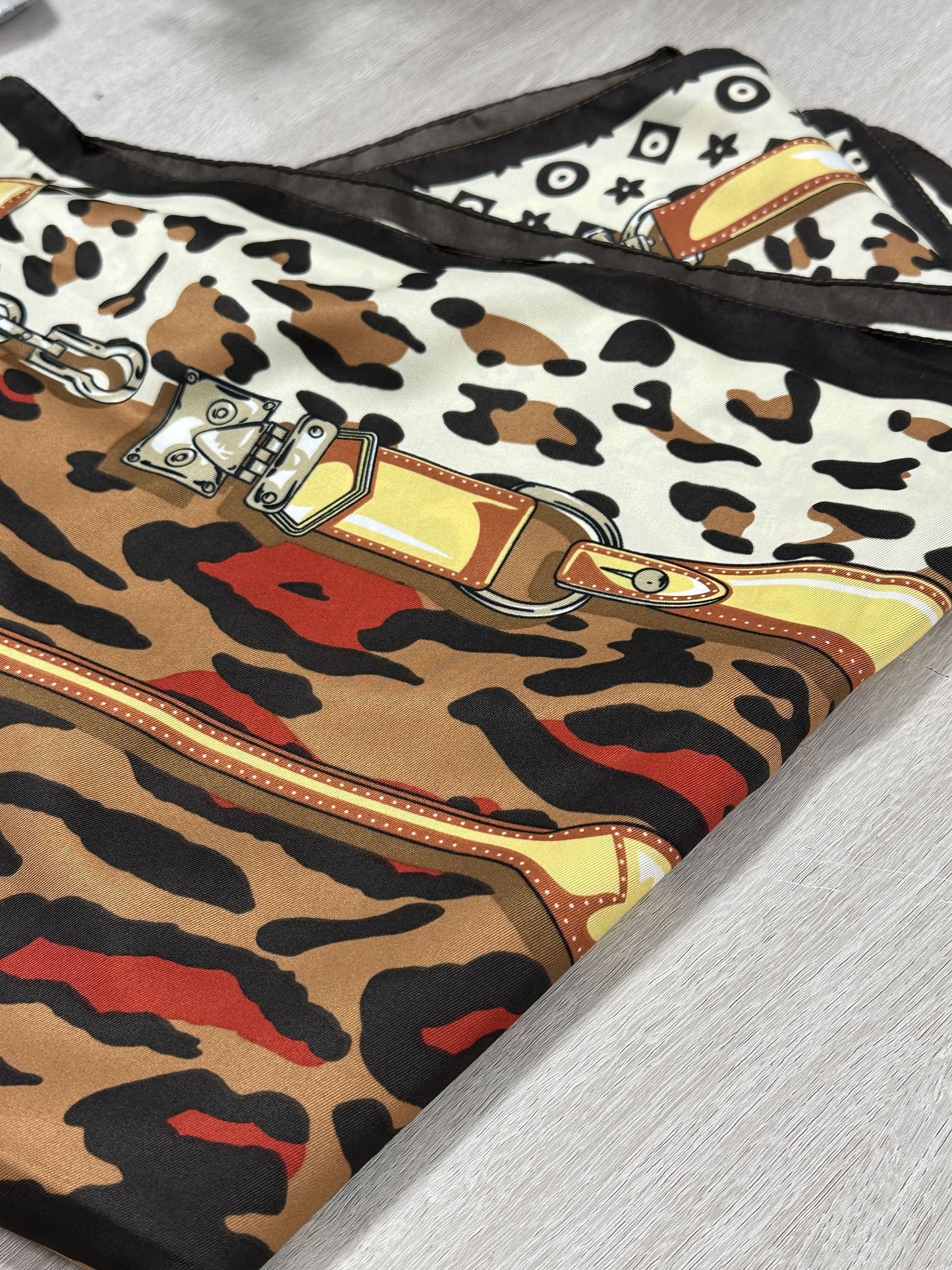 PAÑUELO LEOPARDO ESTAMPADO