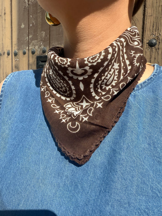 PAÑUELO CUADRADO PUNTILLA