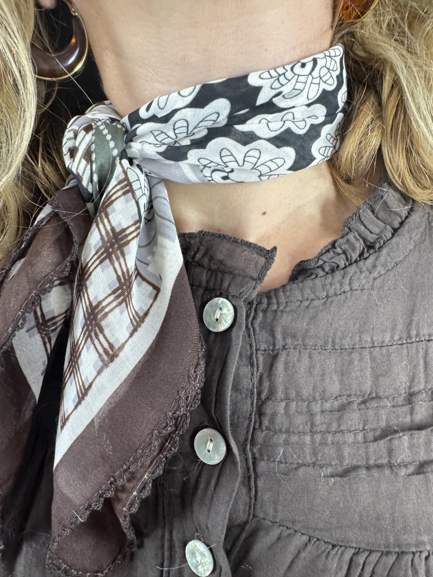 PAÑUELO CUADRADO PUNTILLA