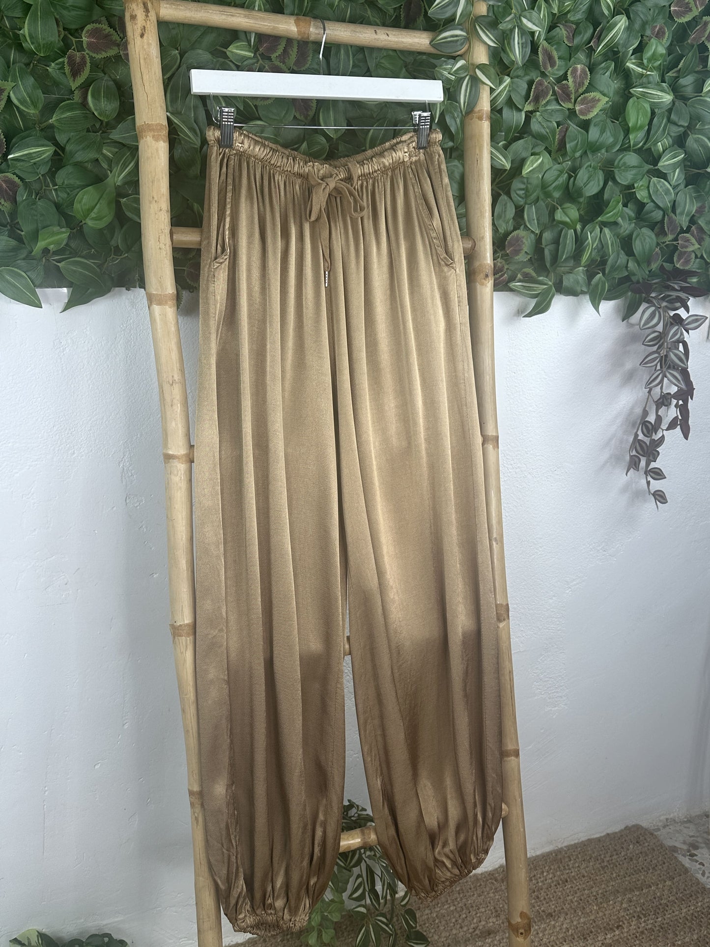 PANTALÓN BOMBACHO SATINADO