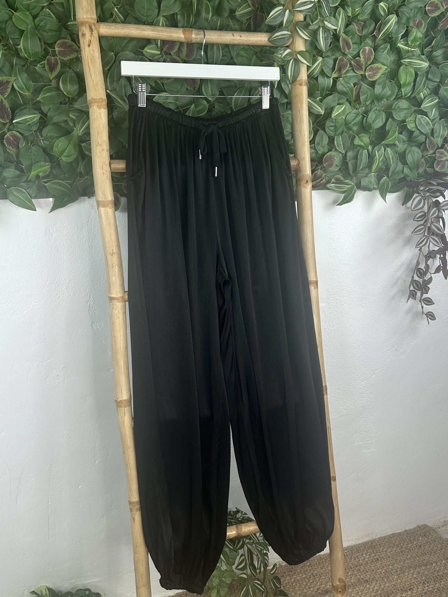 PANTALÓN BOMBACHO SATINADO