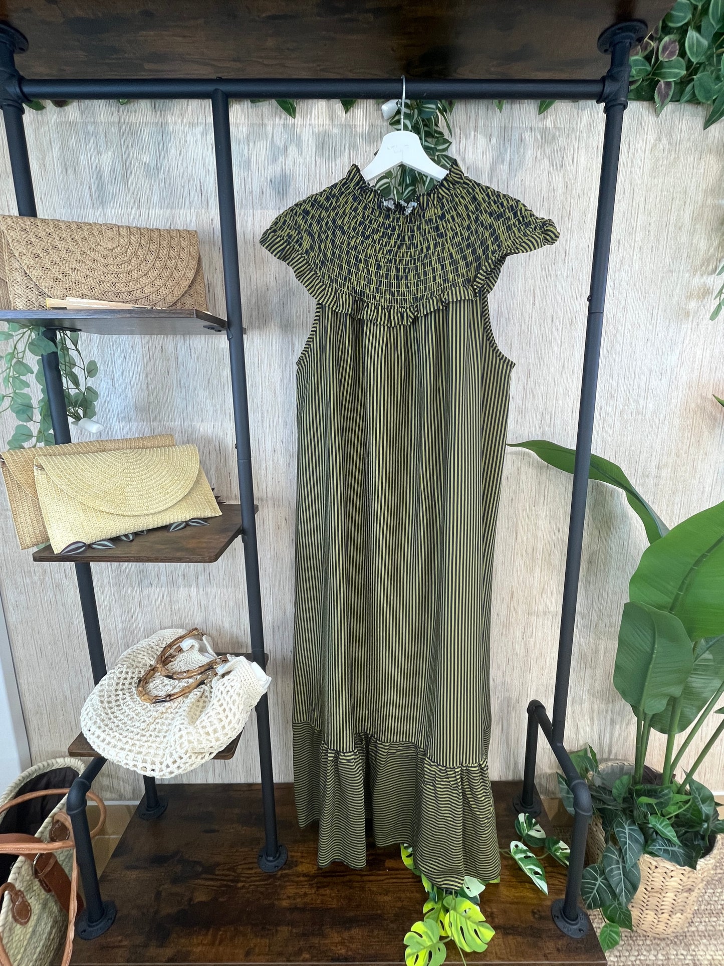 VESTIDO CUELLO BABERO