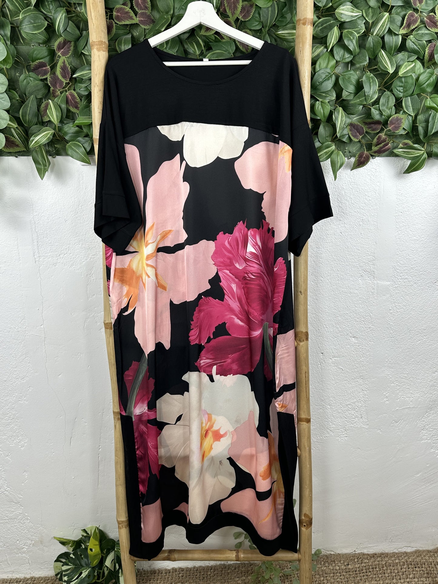VESTIDO CURVY SATINADO FLOR