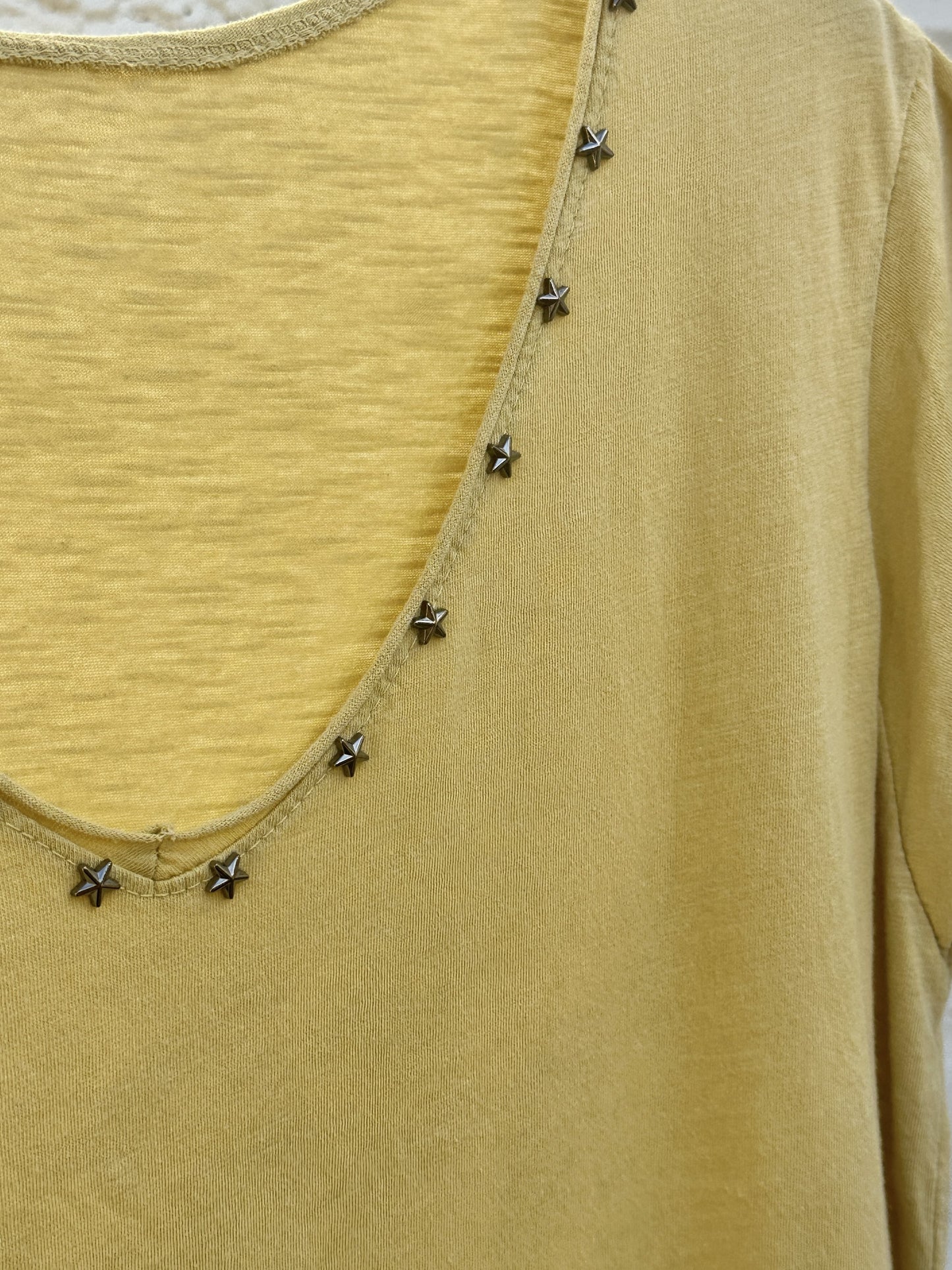 VESTIDO ESCOTE ESTRELLAS