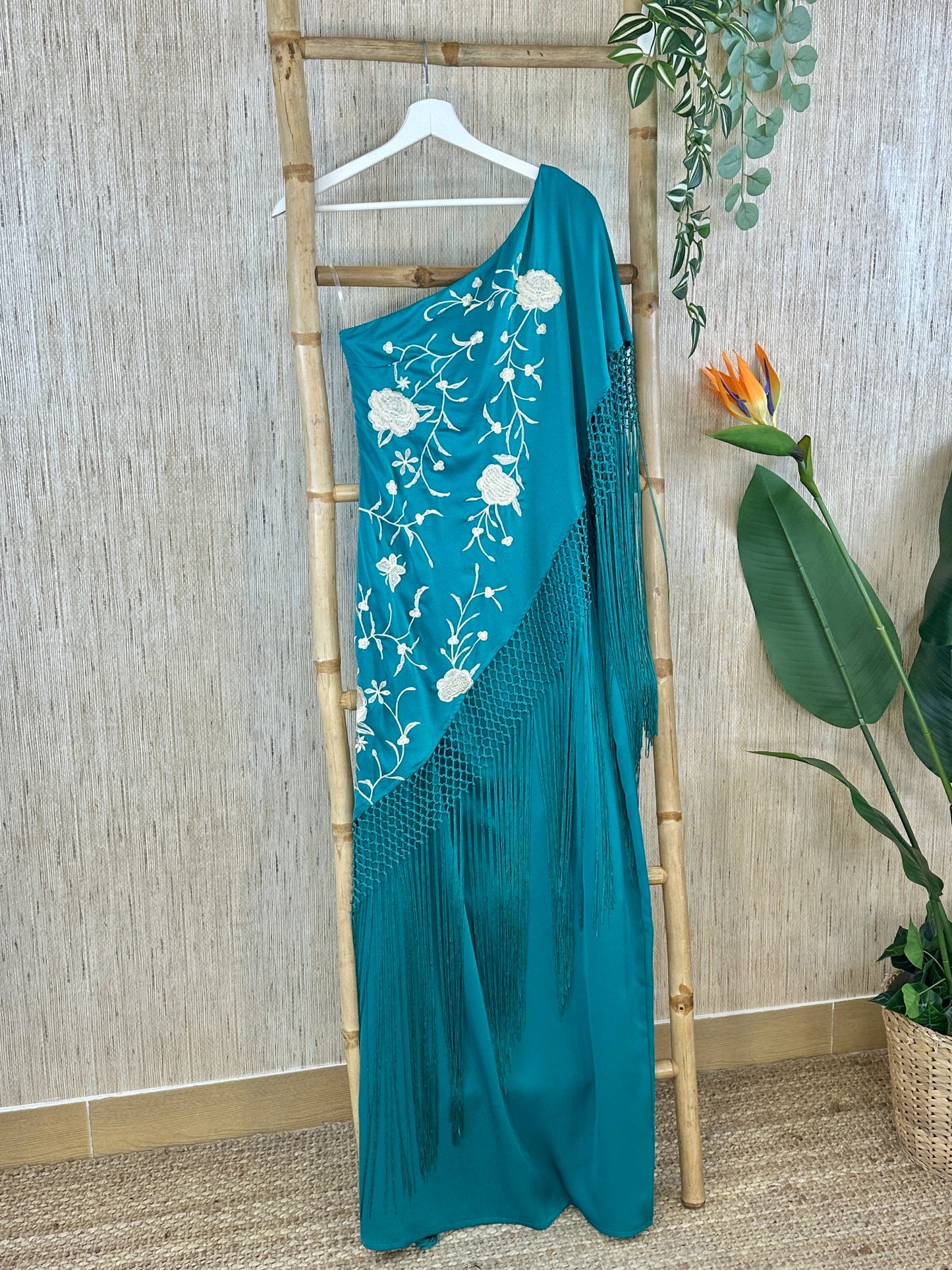 VESTIDO MANTÓN