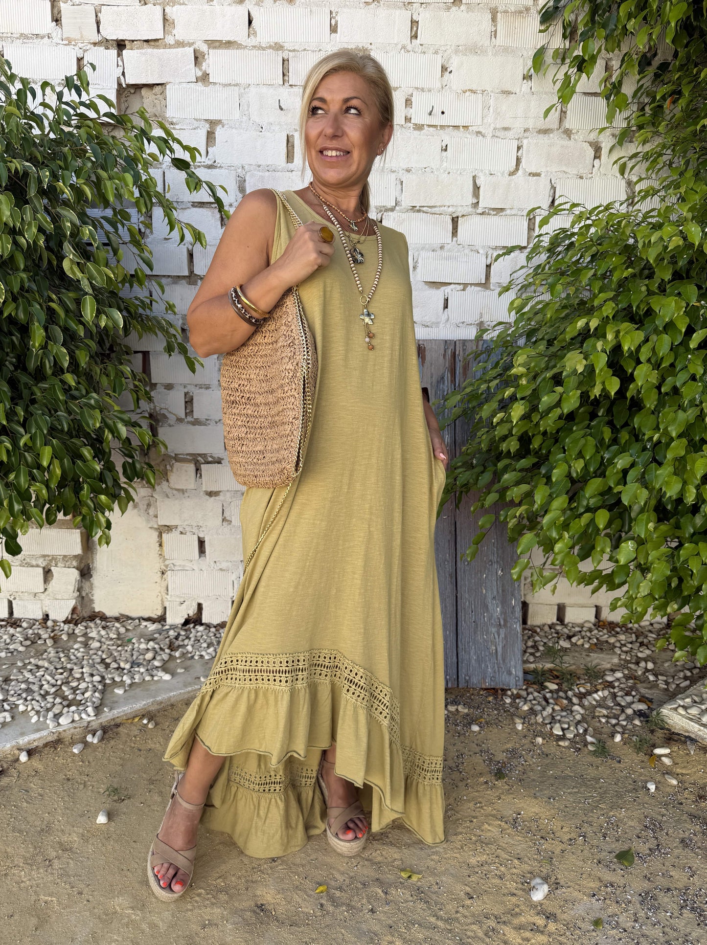 VESTIDO BAJO PERFORADO