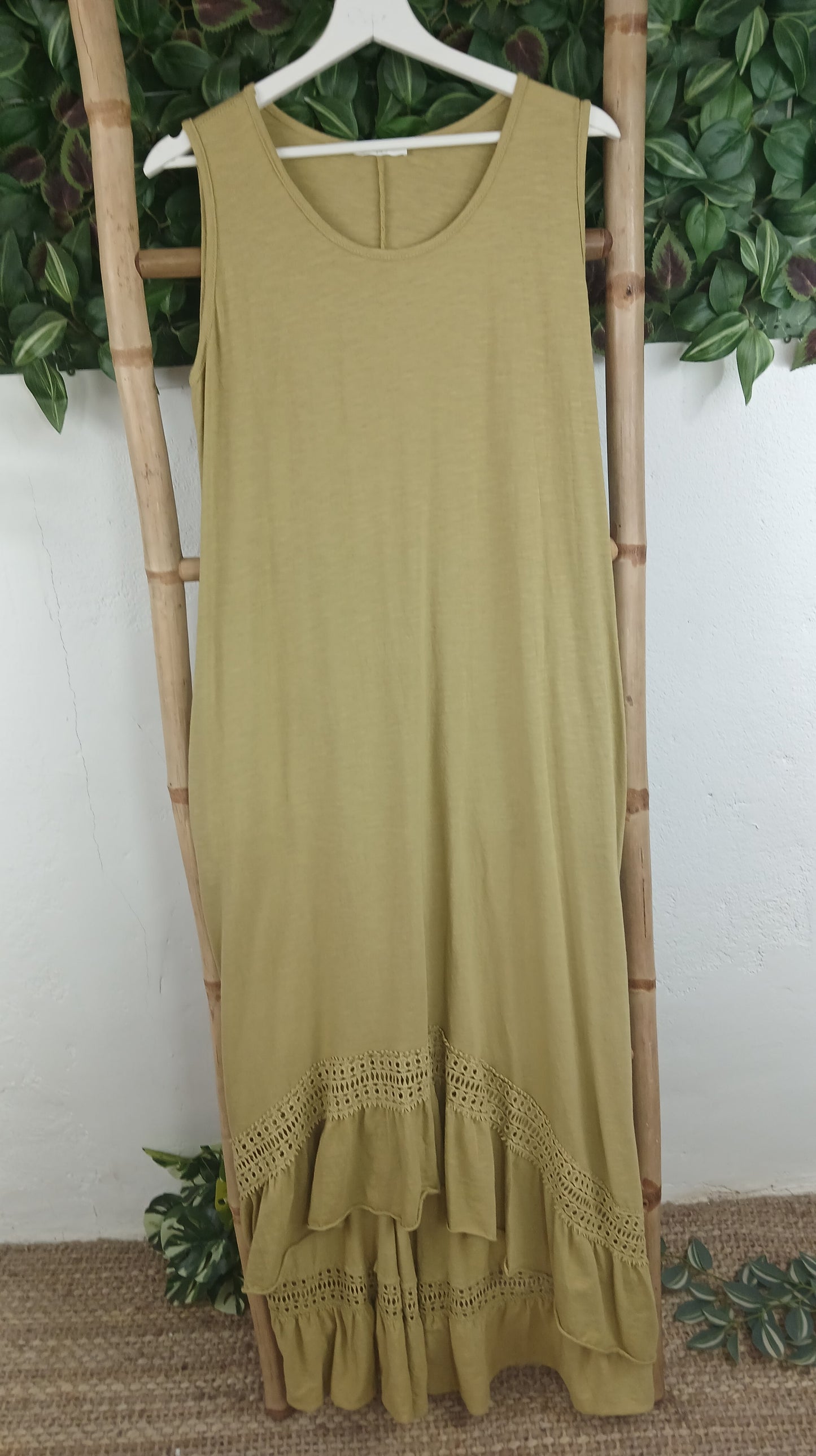 VESTIDO BAJO PERFORADO