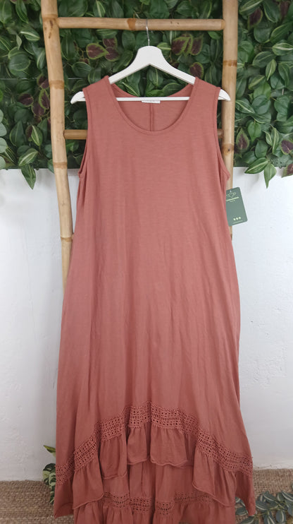 VESTIDO BAJO PERFORADO
