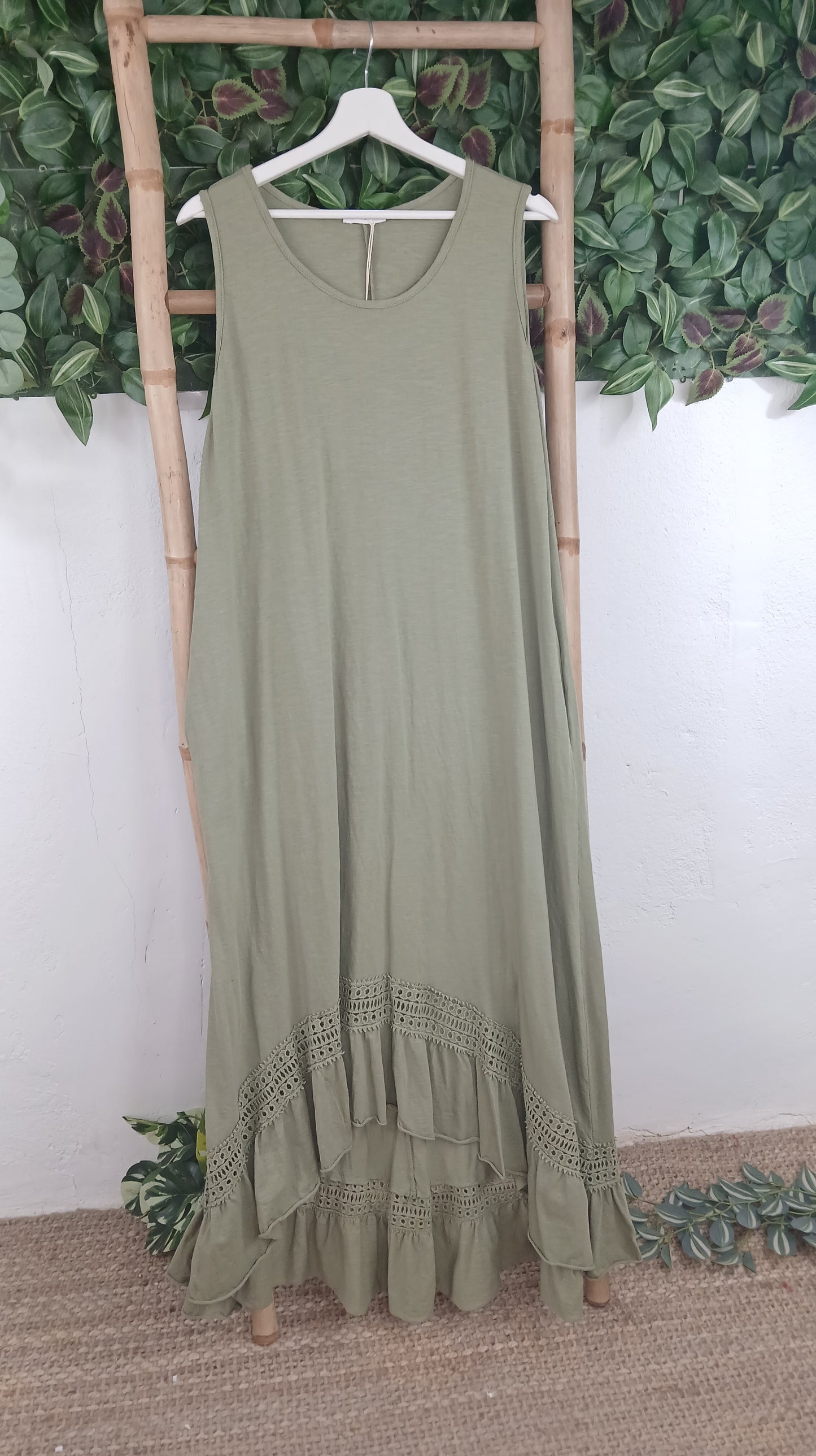VESTIDO BAJO PERFORADO