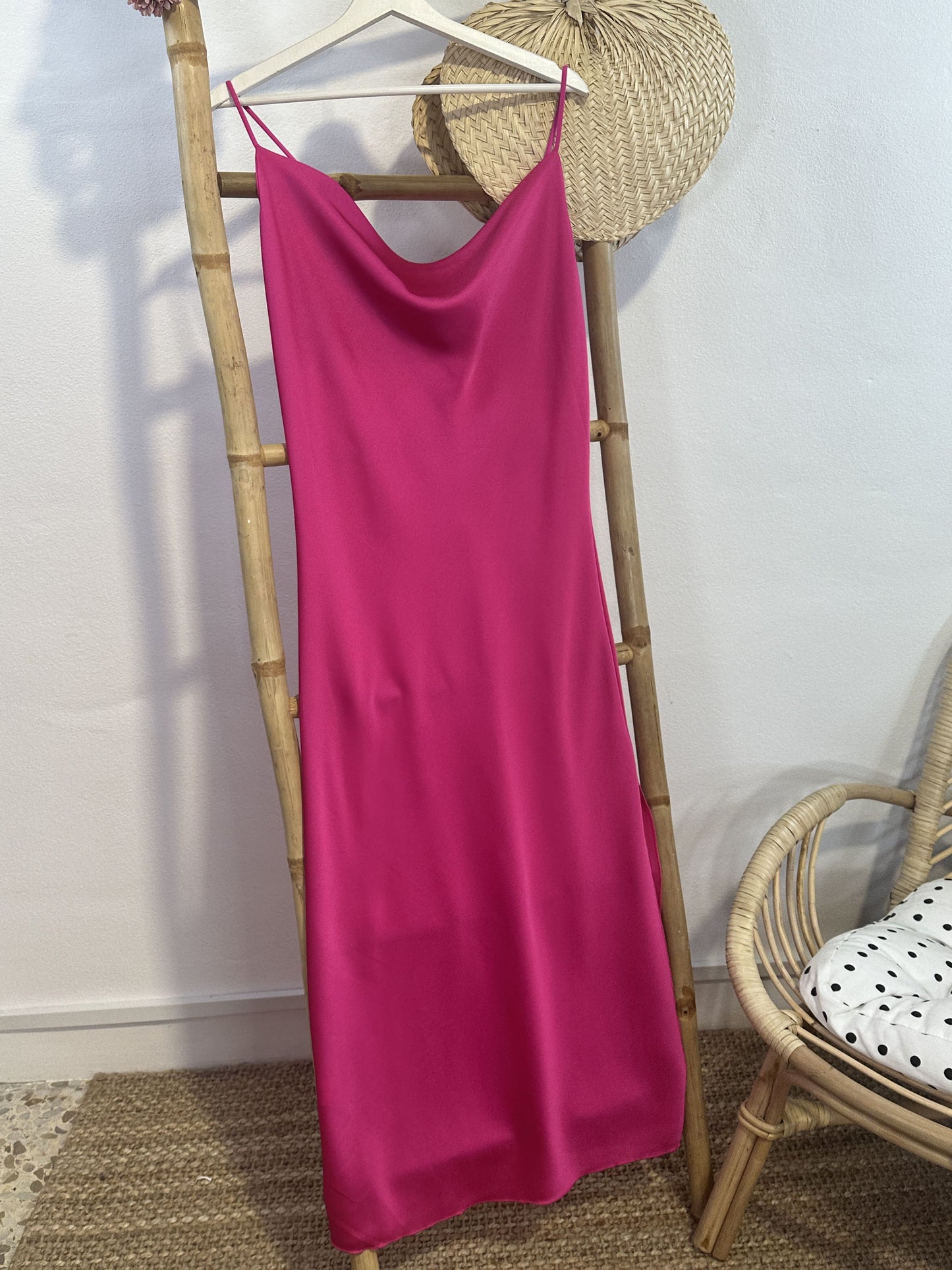 VESTIDO DE CETIM COM ALÇAS