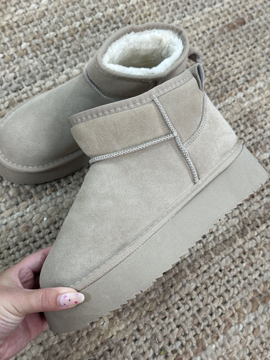 BOTA PLATAFORMA DE COURO