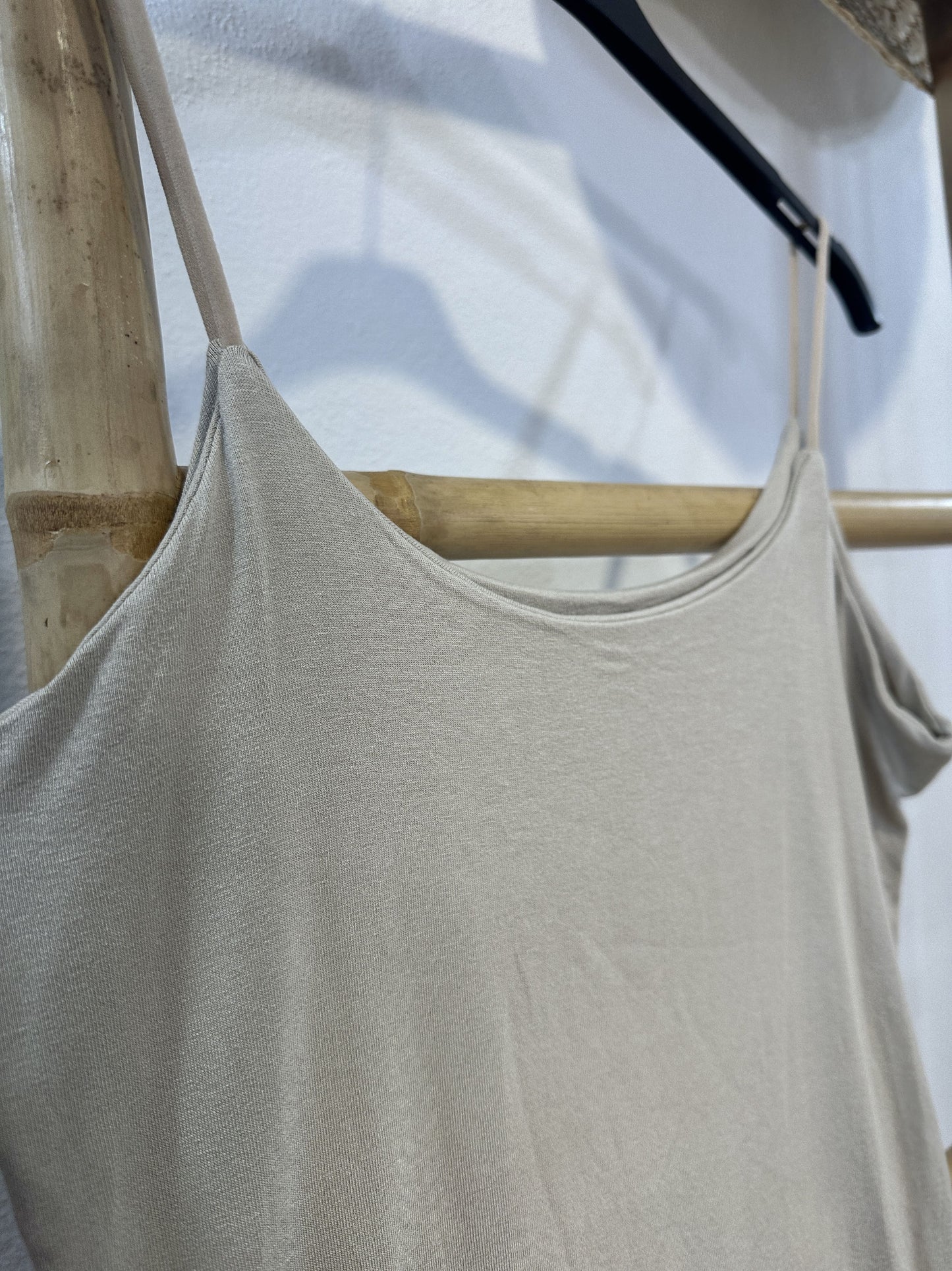 BASIC STRAPPY T-SHIRT