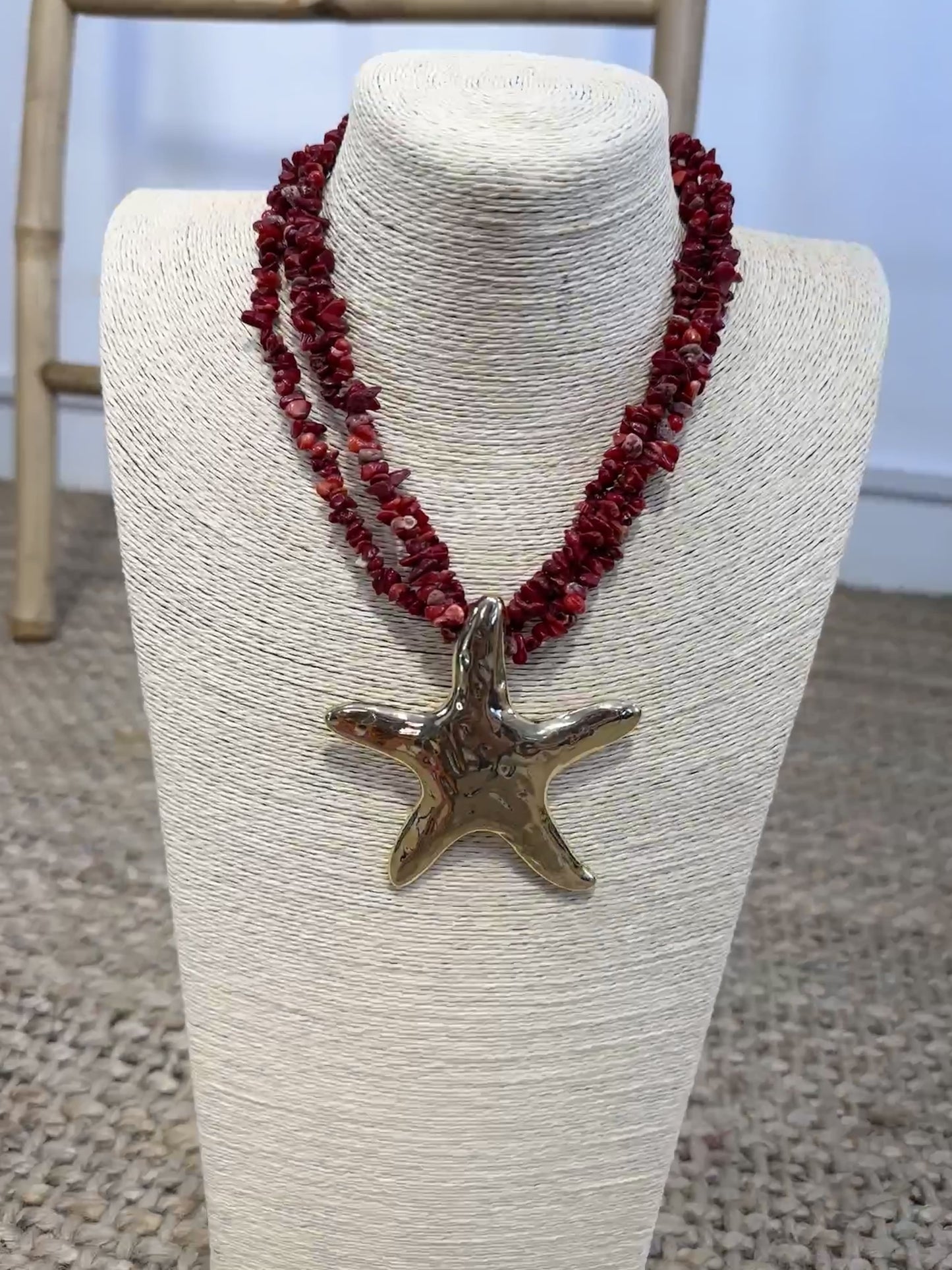 STAR NECKLACE