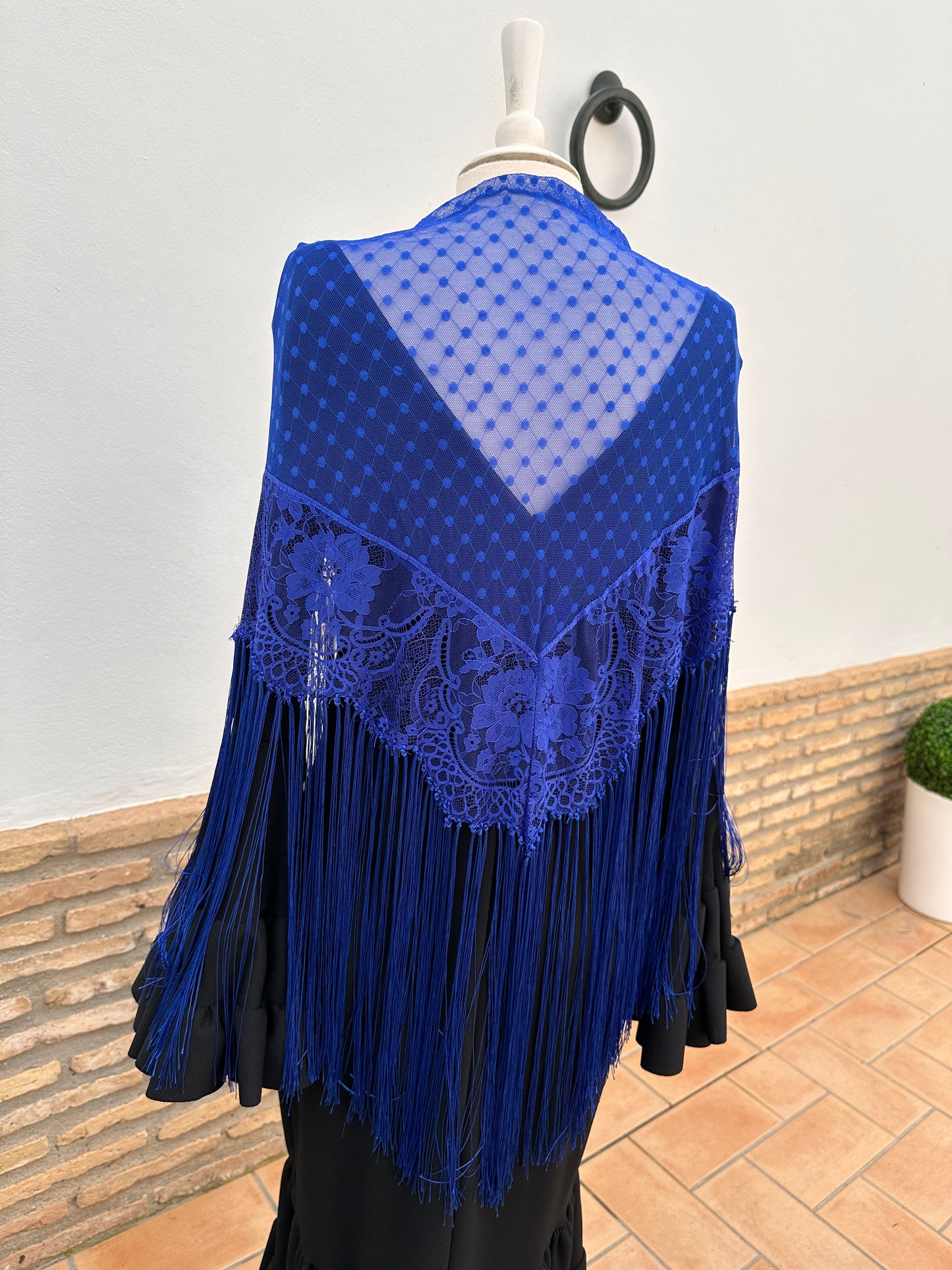 TULLE LACE SHAWL