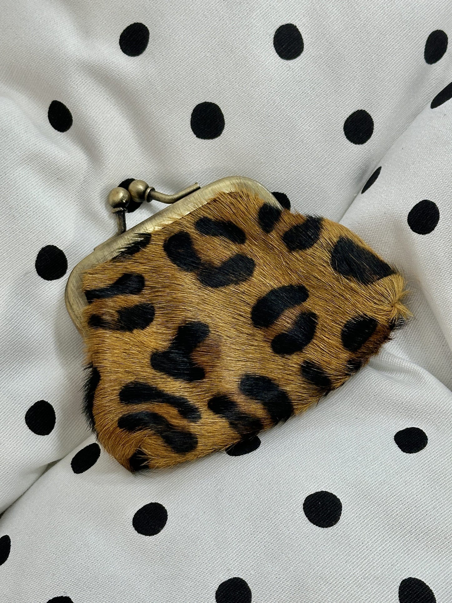 Monedero de piel con estampado leopardo